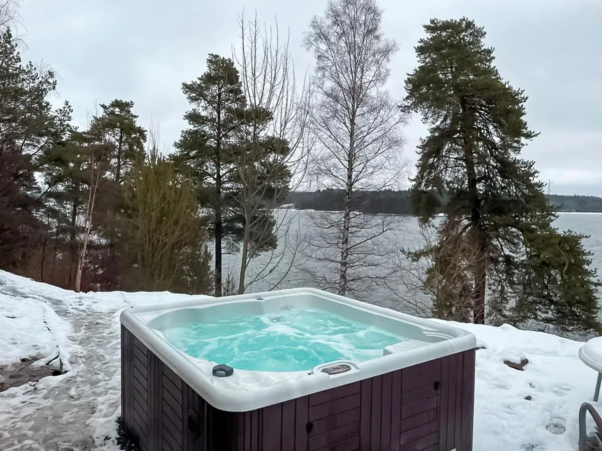 Villa Relaxing Lake Oasis With Jacuzzi - Amazing View & Private Pier Estocolmo