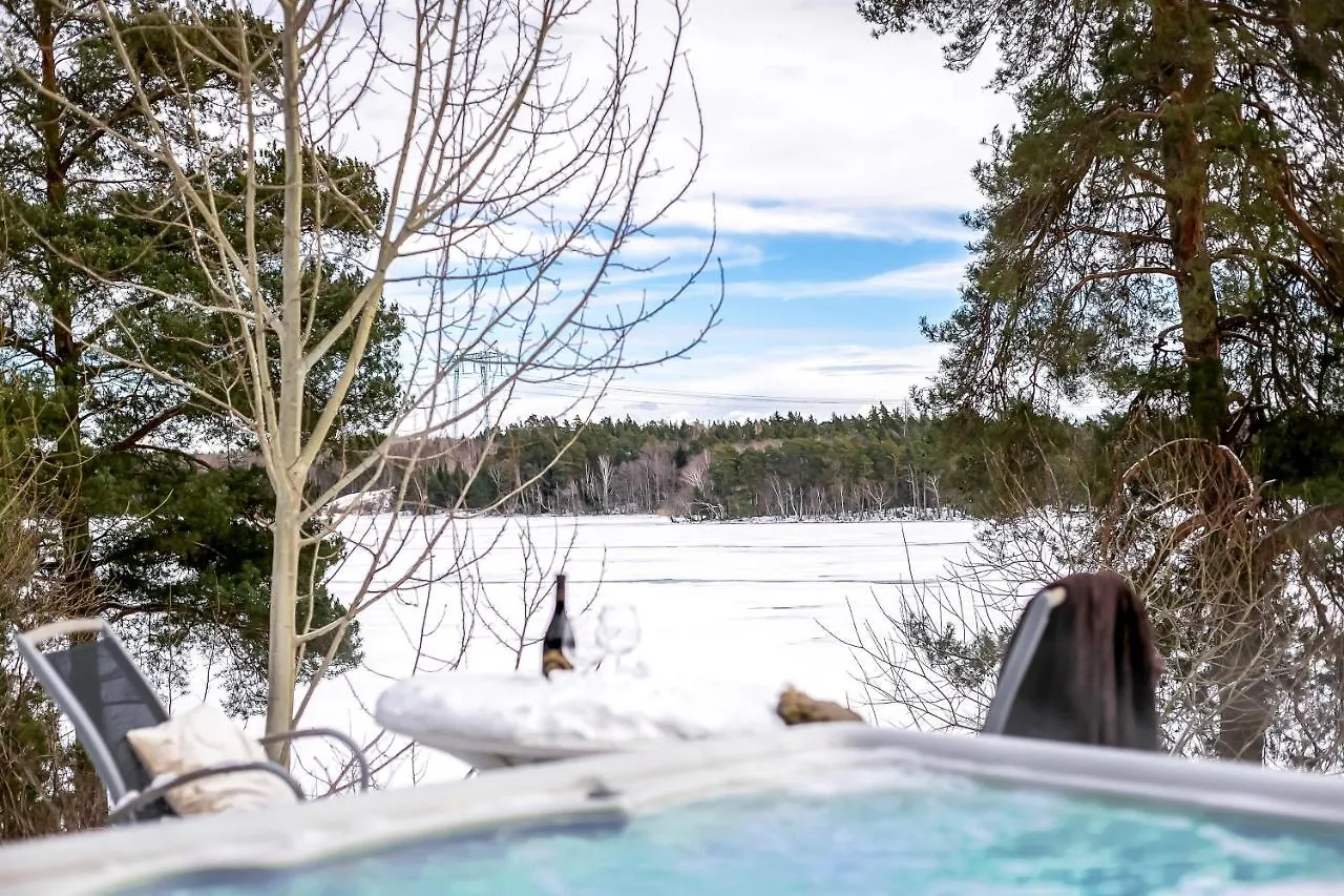 Relaxing Lake Oasis With Jacuzzi - Amazing View & Private Pier Estocolmo Villa