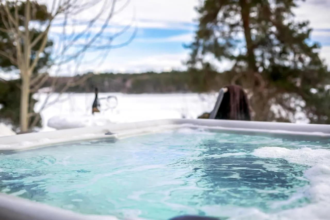 Villa Relaxing Lake Oasis With Jacuzzi - Amazing View & Private Pier Estocolmo